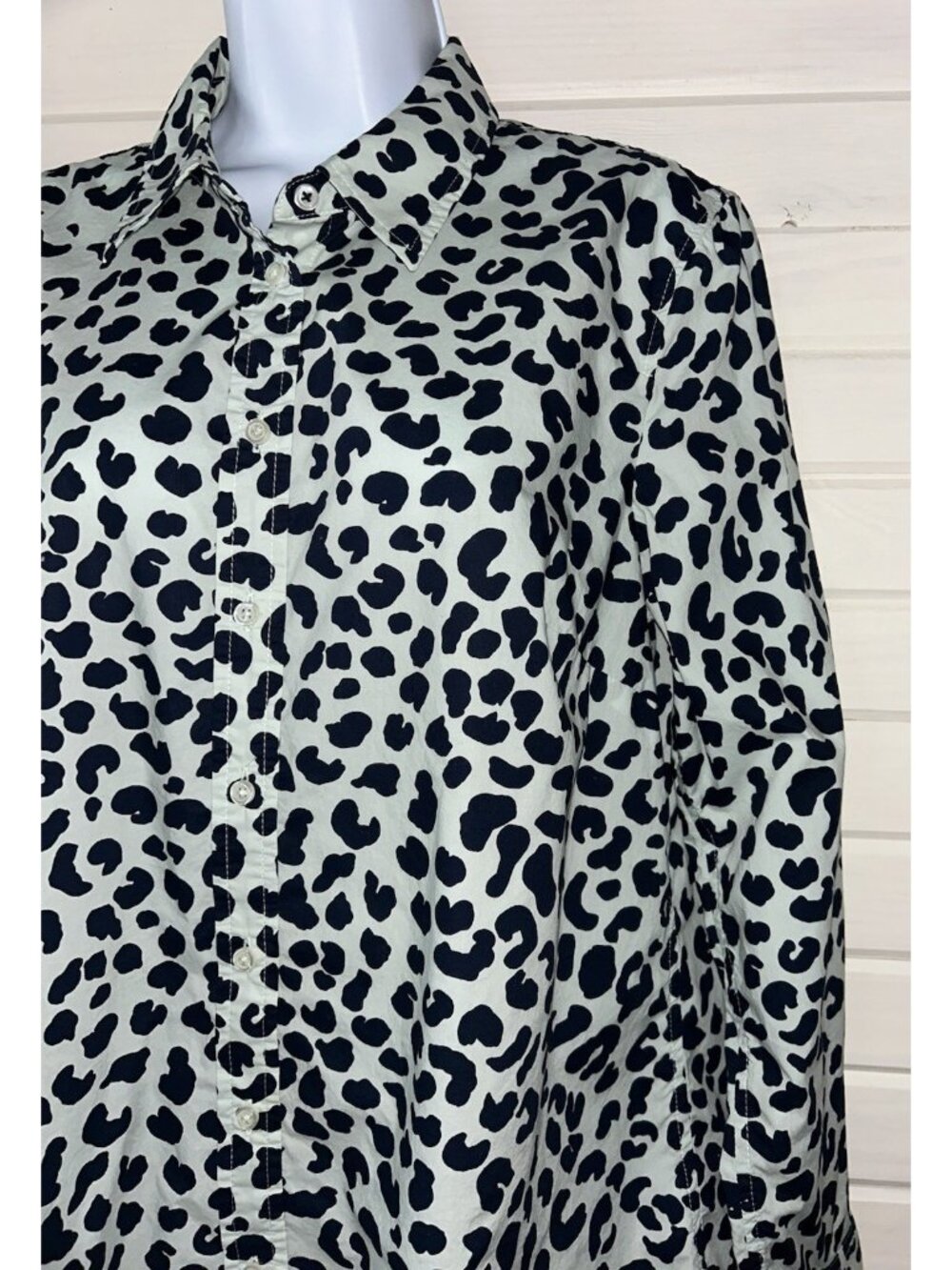 Talbots Sz LARGE Mint Green Navy Blue Cheetah L/S Cotton Button Shirt EUC